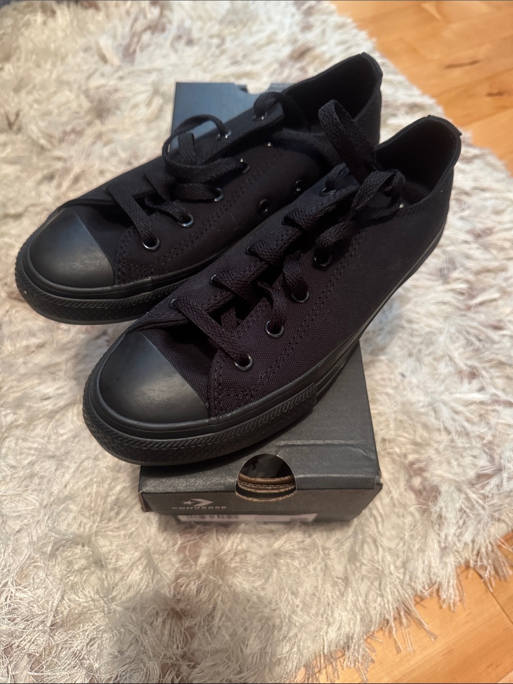 Converse Kids Low-Top Canvas Sneakers in Black size 2.5